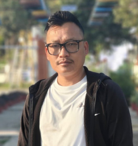 रविन गुरुङ